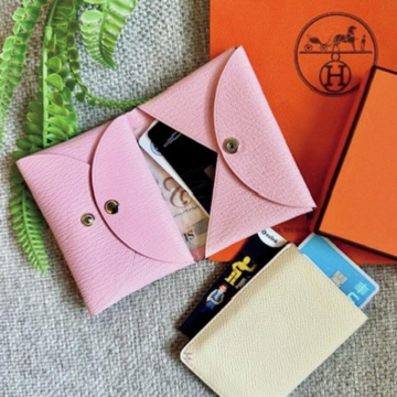 【Jマダム9人が愛用する極上財布】シャネル、エルメス、ロエベ…愛用財布を公開