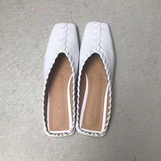 絶品！　白のミュールサンダル