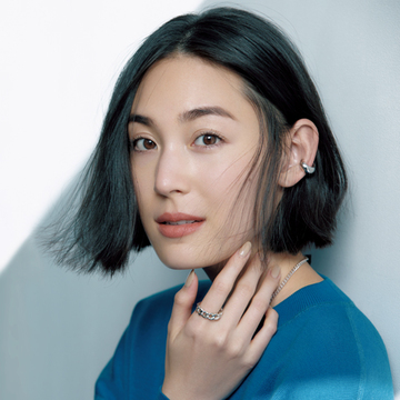 【LIZAさんの最新ヘア】ファッションによる印象変え自在！清潔感あふれるワンレンボブ