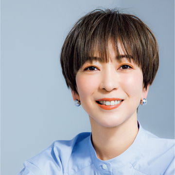 気になる根元白髪が目立ちにくいアッシュ系カラーのショートヘア【50代髪型・ヘアスタイル】