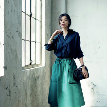 今年の大人カジュアルは「きれい色スカート×フラット靴」が新しい！　五選