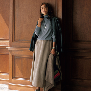 ヒールありショートブーツの中でも秀逸さNo.1！ 上品スタイルならスエードブーツ【着こなしの鮮度が上がるブーツ】