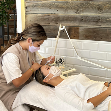 50代の目もとの魅力をアップ！カキモトアームズ青山店のアイブローアイラッシュメニュー