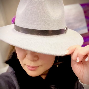 ホワイトタイガーネイルと帽子コーデ 〜 本年もどうぞ宜しくお願いします 