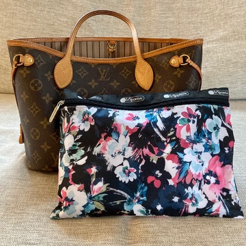 素敵で使える"大人の花柄ポーチ"