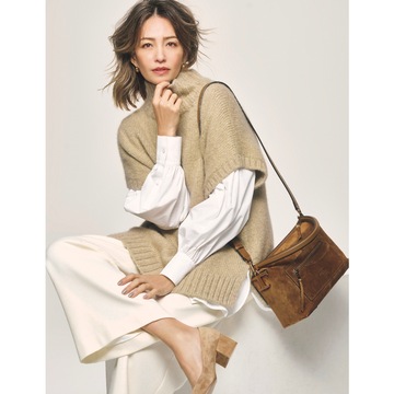 アウターを脱いだときもおしゃれな、クリーミーカラーの重ね着スタイル。気温7℃｜1/18(木)【50代の毎日コーデ】