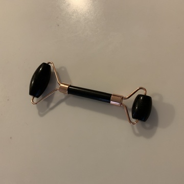 シュンガイトの美容ローラーでながら美容