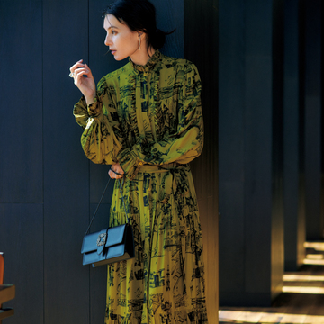 柄ワンピースは辛口配色を選んでエレガントな雰囲気に！【大人を素敵に見せるワンピース】