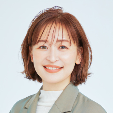 旬の“透け前髪”は50代こそ取り入れて。顔立ちまでスッキリ！【50代髪型・ヘアスタイル】