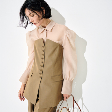 【大人のエレガントなシャツ】透けるシャツが一枚あればおしゃれの楽しみが広がる