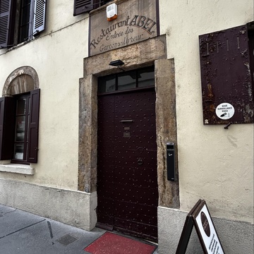 リヨンの老舗 Le Café Comptoir ABEL（アベル）でいただく、伝統のブレス鶏 	