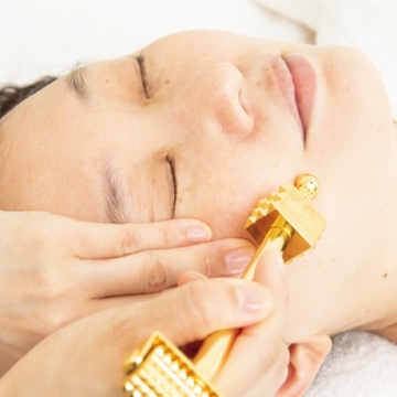 あごがすっきりリフトアップ！「ハリジェンヌ・表参道」で美容鍼にトライ