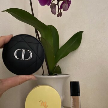 ファンデーションとコンシーラーと下地を新しくしました