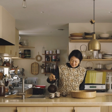 【50代の実家問題】美しく経年変化する素材を用いてリノベーション。“自分らしく住み継ぐ”という選択