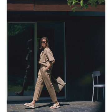 大人のミリタリーはセットアップでスタイリッシュに。最高気温32℃｜8/12(土)【50代の毎日コーデ】