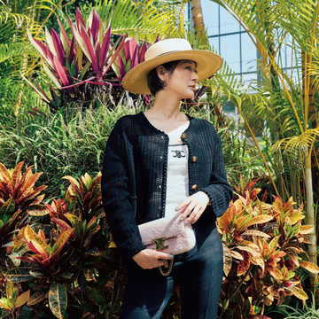 【富岡佳子×セリーヌ】素材使いで遊び心を効かせた大人のモノトーンコーデ