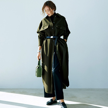 黒の存在美を高める「カーキのシャツワンピース」でエッジの効いたエレガンスが実現！