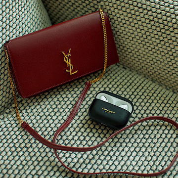 エレガントに収納したい！ワンランク上の「スマホ＆AirPodsケース」【才色兼備なビジネスレザーグッズ】