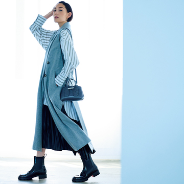 足もとをショートブーツに替えるだけで、旬のムードが漂いおしゃれに見える！【男前な黒ショートブーツ】