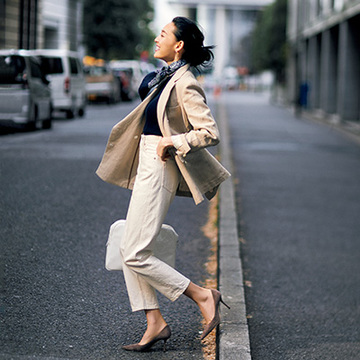 軽やかに女らしく！ 柔らか色のリネンジャケット【アウター感覚の旬ジャケット】