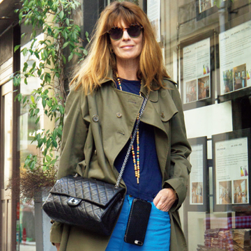 【海外おしゃれマダムのジュエリーコーデ】パリマダムはデニムをジュエリーで格上げ！