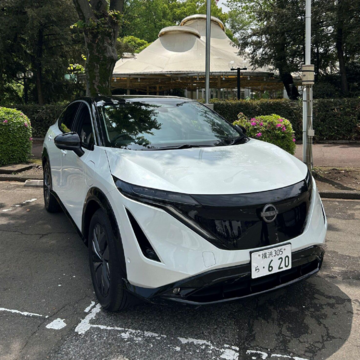 「日産オールラインアップ試乗会」で50代編集者が選んだ車は？クロスオーバーEV「日産アリア」を運転してみた【マダムの“ぐっとくるクルマ”試乗 vol.6】