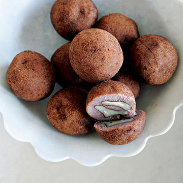 会津産鬼くるみをこしあんで包んだ　会津駄菓子　本家長門屋「香木実」