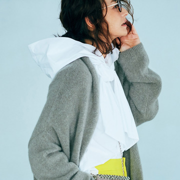 首もとの立体感が華やぎのカギ！亜希、最愛フーディーさえあれば　五選