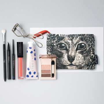 ＜美容家・小林ひろ美さん＞スムーズにメイク直し “目的別２個持ちポーチ”【麗しマダムたちのポーチの中身】