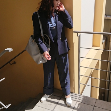 お仕事Styleはネイビージャケットで