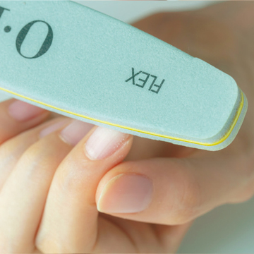 表面ガタガタの爪をケアする保湿と爪磨きのコツ【爪トラブルの対処法】