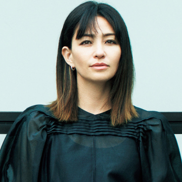 夏は「黒」を一点投入して装いのメリハリをUP！【アラフィーの夏コーデに黒を】