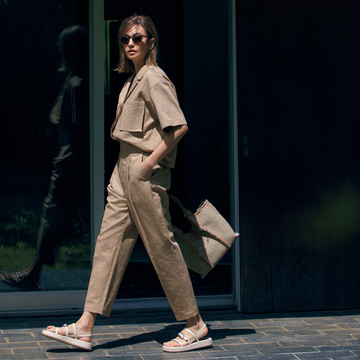 【50代の着映えセットアップ】開襟シャツ×グルカパンツの新鮮な組み合わせで即こなれる！