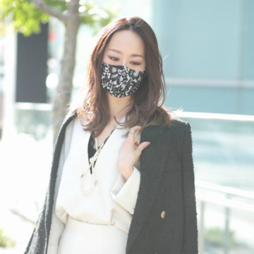 過去と、今と、未来を、買うオンナ。