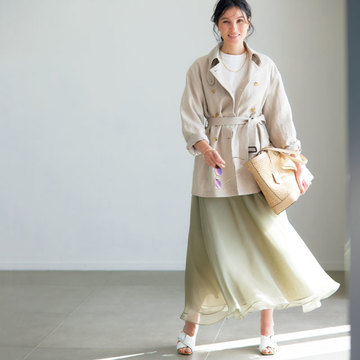 ほんのり透けるチュール素材を重ねたスカートで、肌を見せない大人の「透け感」コーデ