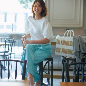 パフスリーブで肘下の華奢見え効果をねらう！大人に似合う五分袖Tシャツ