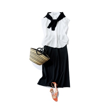 真夏のモノトーンコーデは、黒を散りばめて軽やかな印象に仕上げる！気温29℃｜7/24(水)【50代の毎日コーデ】