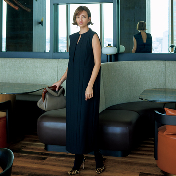 50代のワンピースは、絶妙な肌見せと肉感を拾わないシルエットの一着を【大人を素敵に見せるワンピース】