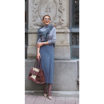 端正なIシルエットコーデに、ふんわりニットで甘さを添えて。気温13℃｜12/12(火)【50代の毎日コーデ】