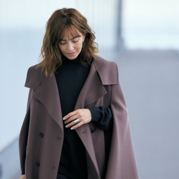 ケープ型で軽やかな印象に！ ボリュームインナーも着こなせるアドーアのPコート