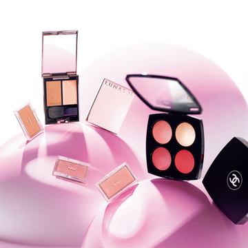 「白」の服を纏うなら、生命力を感じられる血色ニュアンスメイクを【大人美が目覚めるとき vol.12】