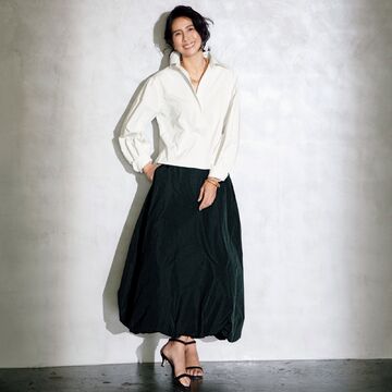 スタイリスト地曳いく子さんが指南。この春人気急上昇の「シャカシャカ素材」でカジュアルスタイルを華やかに。