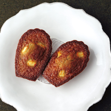 リベルターブルの「マドレーヌ オ トリュフ ノワール エ フロマージュ」