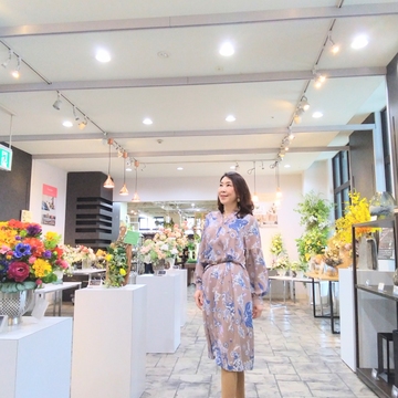 おしゃれな癒やし空間で花材の買い物