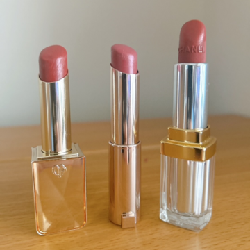 エクラ編集部スタッフが愛用するリップは？クレ・ド・ポー ボーテやシャネルなど50代の顔映えをかなえるカラーを調査！