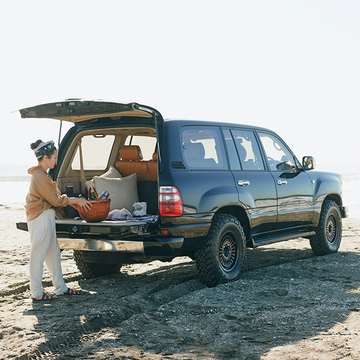 ワクワクの連続！「ランドクルーザー」で大好きな海へ【おしゃれなあの人の愛車】