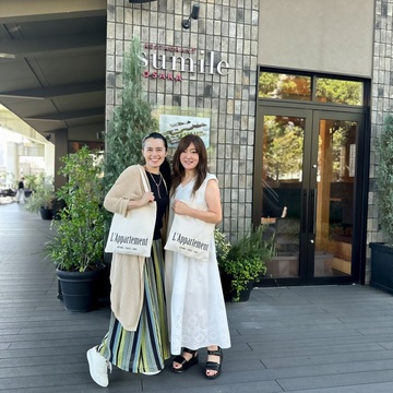 大人気♡エクラ【大人のロゴトートバッグ】を持ってレストランランチへ。