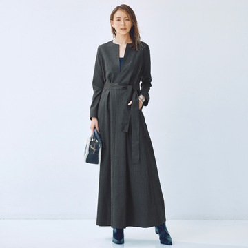シルエットの美しいグレードレスで、洗練された大人のお出かけスタイルに。最低気温13℃｜11/23(木)【50代の毎日コーデ】