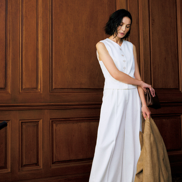 【50代の最旬デイリー服】セットアップで素肌にさらりとベストを着こなして