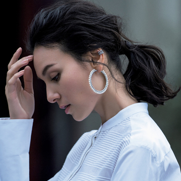 一点集中の見せ場が効果的！ 斬新でユニークなパールピアス　五選